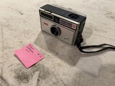 VINTAGE 1960  s Kodak Instamatic 104 Camera - Made In USA - UNTESTED