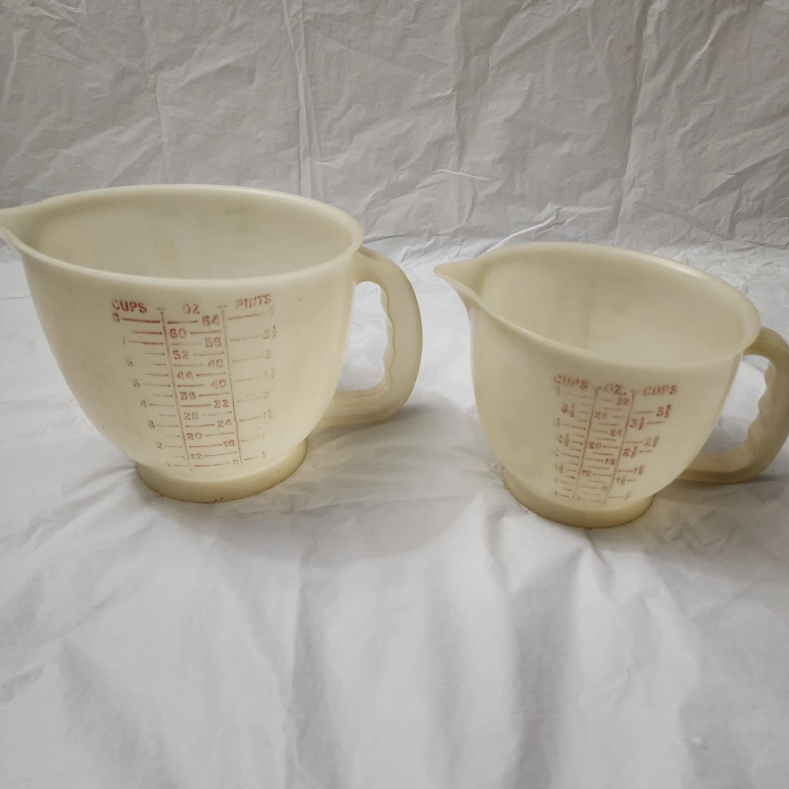 Vintage Tupperware Measuring Jugs Cups Set Of 2 Made In USA No Lids