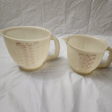 Vintage Tupperware Measuring Jugs Cups Set Of 2 Made In USA No Lids