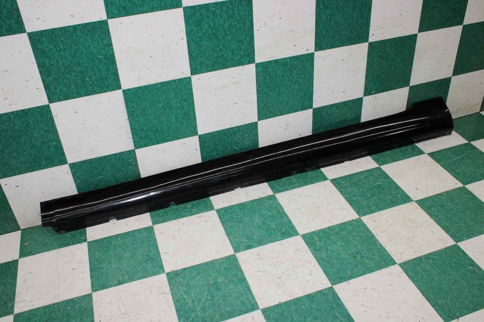 13-18 Flying Spur *SCUFFS* Black Driver Side Left LH Rocker Molding Side Skirt