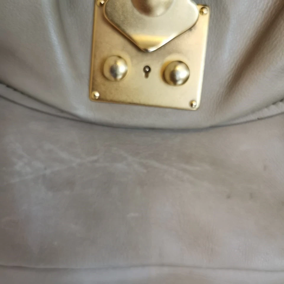 Trendige Miu Miu Handtasche, hochwertiges Leder,exklusives Design, avantgardisch - Bild 3 von 4