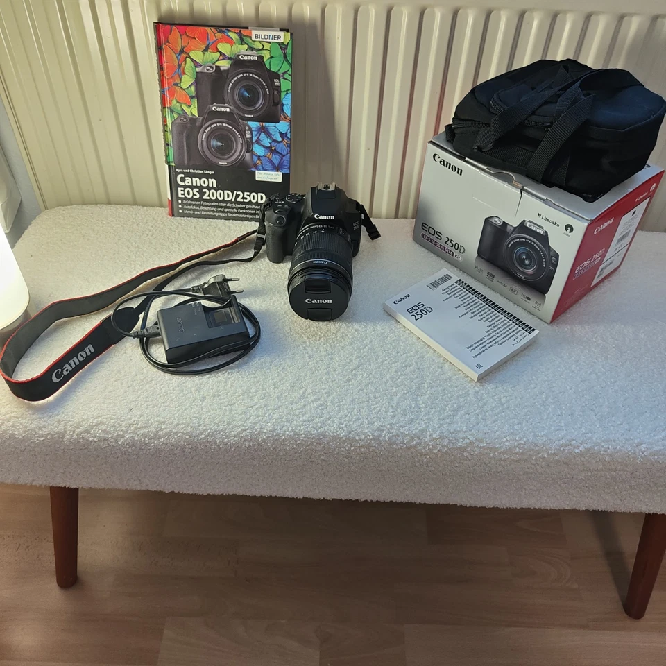 Canon EOS 250D Kamera mit 18-135mm Objektiv und Zubehörpaket OVP sehr gut - Bild 2 von 4