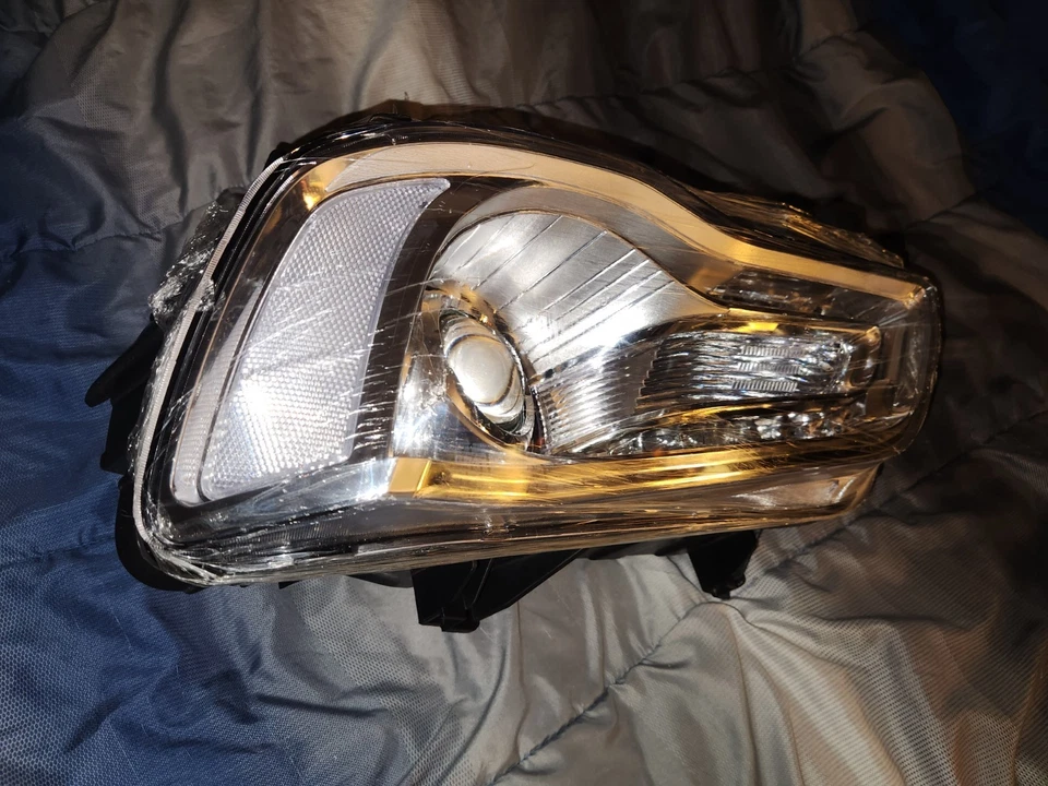 Chrysler 300 - 2015-17, izquierda (conjunto de faros laterales del conductor, -TYC-20-9218-90-1- Foto 3 de 4