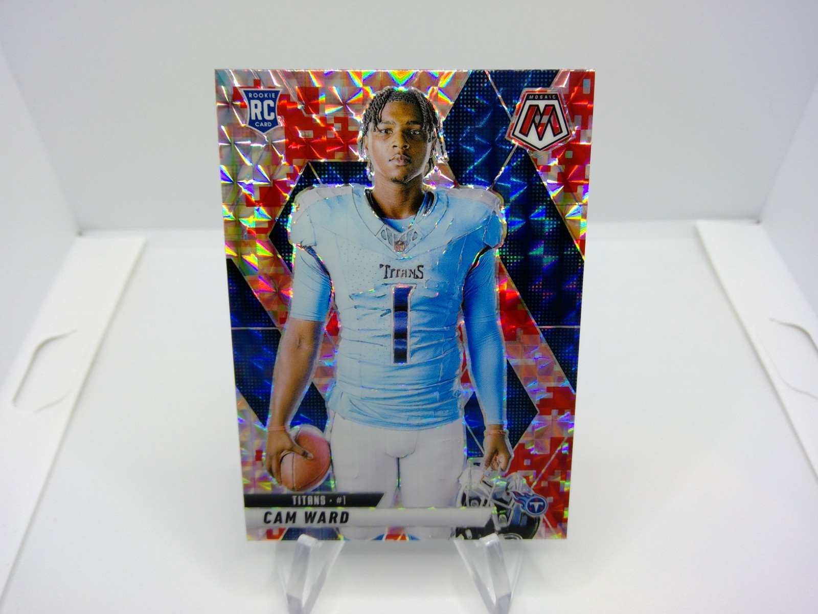 2025 Panini Mosaic Cam Ward Rookie Variation Camo Red Prizm Titans #272