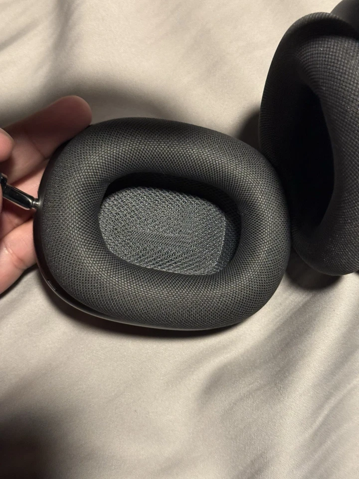 Auriculares sobre la oreja Apple AirPods Max gris espacial, inalámbricos, con cancelación de ruido Foto 4 de 4