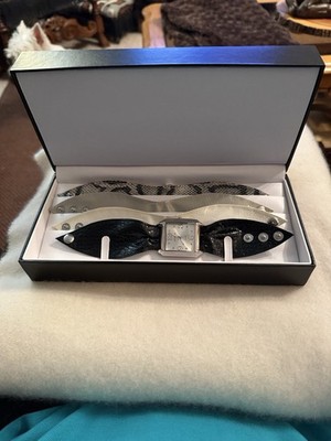 NWOT Stylish Gossip Multiple Snap Band Watch Set