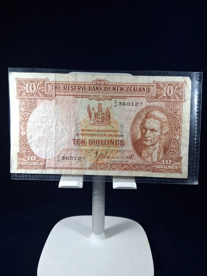 RARE 1940 NEW ZEALAND 10 SHILINGS WORLD WAR II PRE DECIMAL CURRENCY - Image 2 of 4