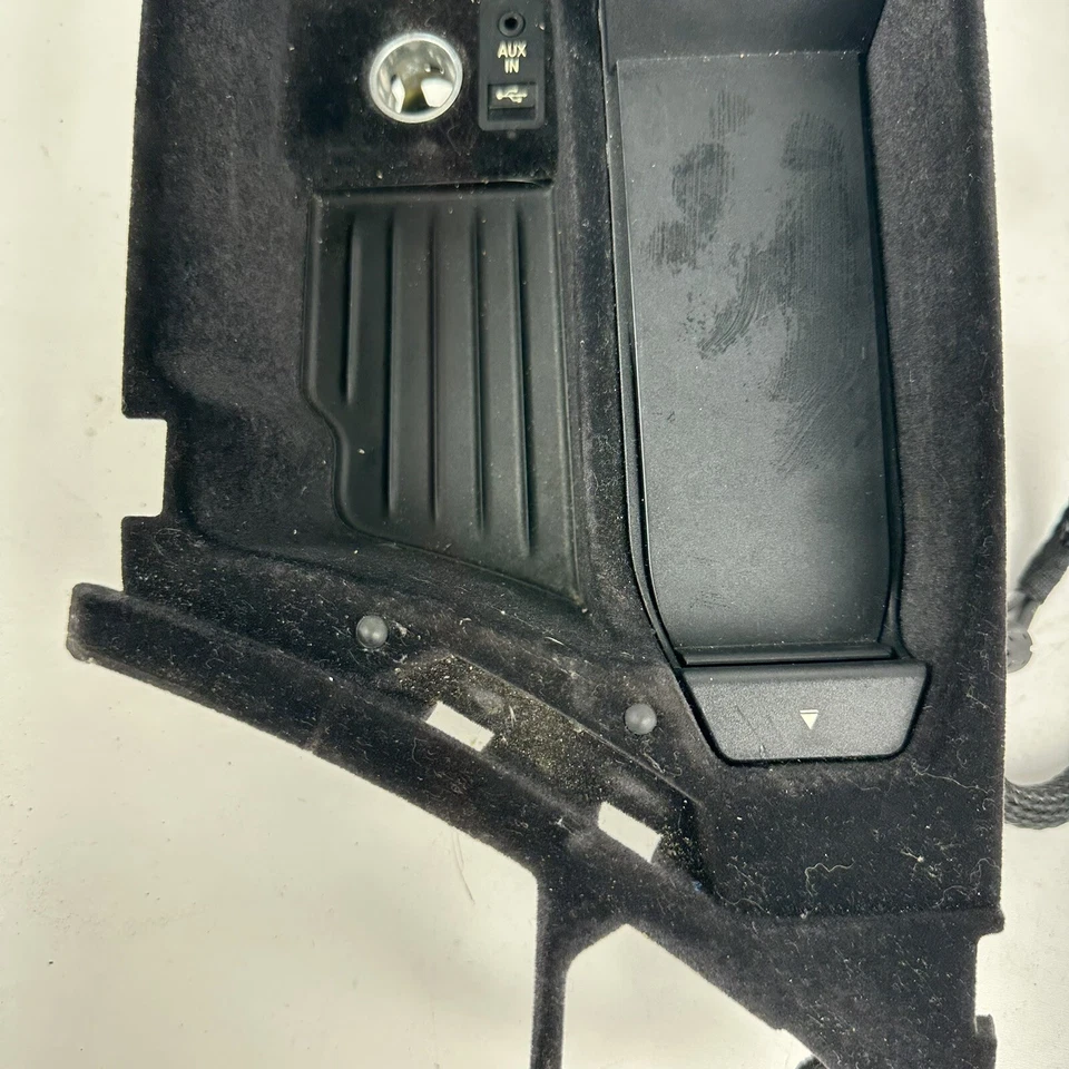 BMW 550I F10 2013 14-2015 consola central compartimento de almacenamiento enchufe USB auxiliar OEM Foto 3 de 4