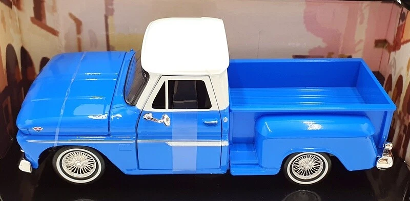 Motor Max 1/24 Scale 79035 - 1966 GMC C1000 Fenderside - Blue/White - Image 4 of 4
