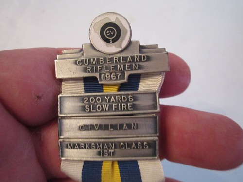 1967 CUMBERLAND RIFLEMAN MEDAL - 200 YARDS SLOW FIRE MARKSMAN 1ST CLASS IN CASE - Picture 2 of 4