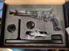 Kollea Pistol Gun Whiskey Decanter Set. New in Box