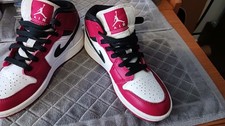 Nike Air Jordan 1 Mid Chicago 554725-173 Boys Red Black White Sneakers Size 4Y