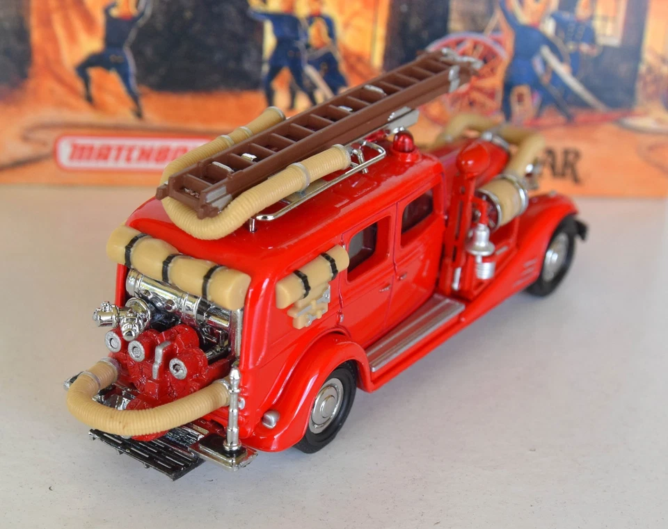 Matchbox Models of Yesteryear YFE03 1933 Cadillac Fire Wagon /  Fire Engine NEW! - Image 3 of 4