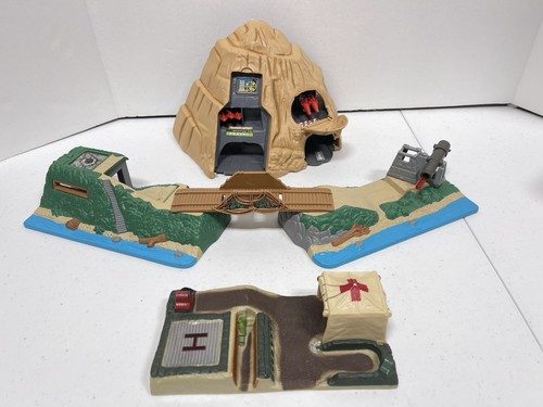 Lotto set Micro Machines Battle Zone Hospital, Black Tiger Delta e Secret Summit - Foto 1 di 8