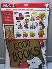 Snoopy Peanuts Bulletin Board/All In One Door Decoration Good Books Set 