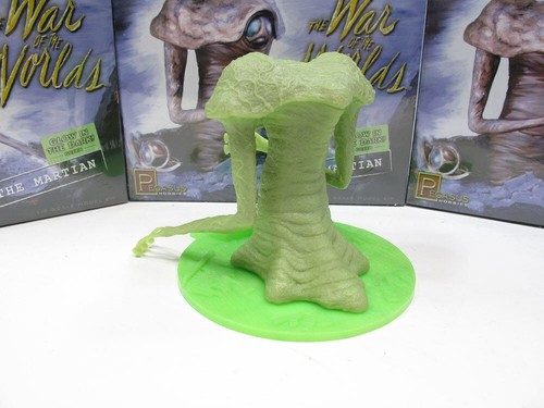 GLOW IN THE DARK War of the Worlds 1953 Escala 1/8 Kit Marciano SELLADO 03WPH07 - Imagen 4 de 5