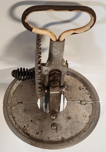 Batidor/mezclador de huevos/mezclador manual antiguo de metal A&J pat 9-1923 hecho en EE. UU. - Imagen 10 de 11