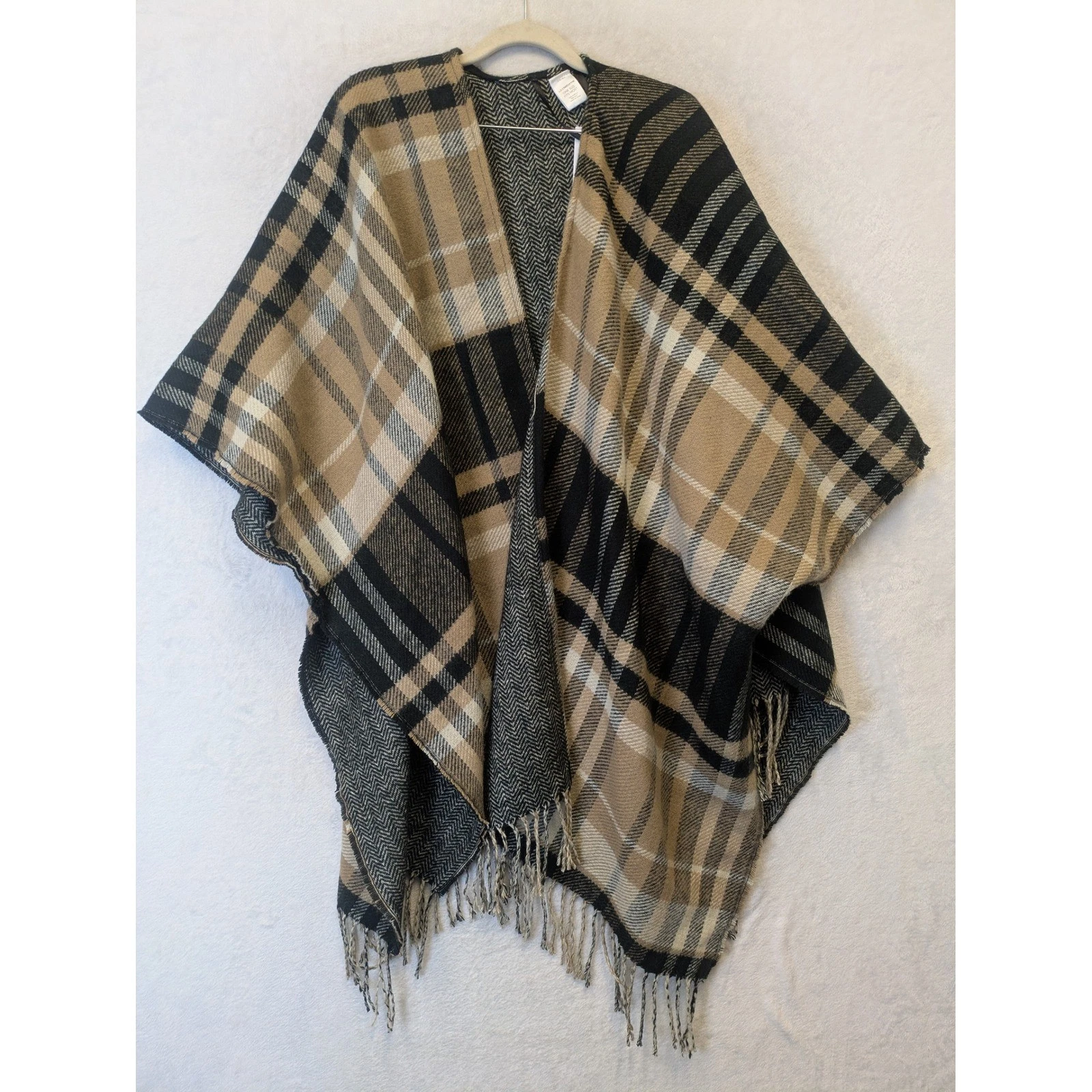 Liz Claiborne Reversible Plaid Herringbone Poncho Neutral Tan Black One Size NWT