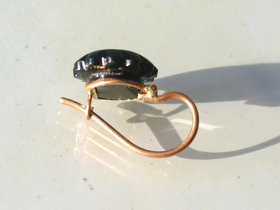 BELLE BOUCLE D'OREILLE ANCIENNE en OR ROSE 18K avec PIERRE NOIRE / UNE SEULE ! - Photo 1/4
