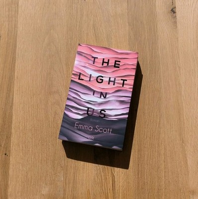 The Light in Us, Emma Scott, Paperback, deutsch, Zustand Sehr Gut