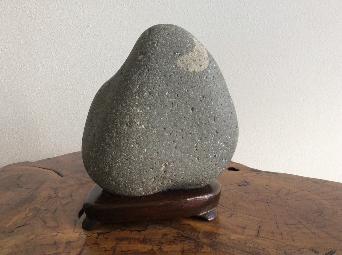 水石 reeeeen.s2 Vintage Japanese Suiseki Viewing Stone on Ebony Wood Stand