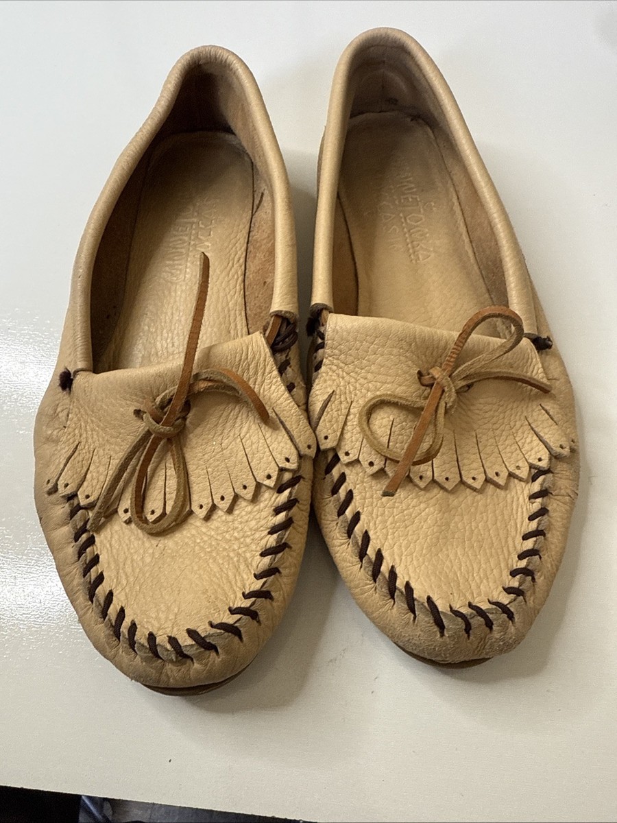 Minnetonka Women's Deerskin Kilty Light Tan Leather Moccasins Size