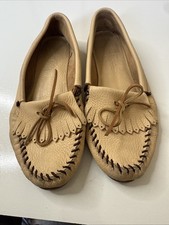 Minnetonka Women's Deerskin Kilty Light Tan Leather Moccasins Size 9