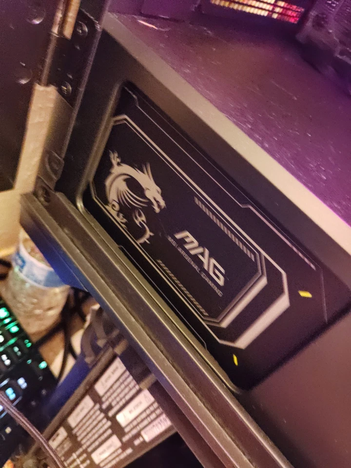 PC para juegos Ultra 7 265F RTX 5060 32 GB Ram MSI X870 Foto 3 de 4