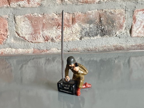 ARNOLD FRÖHA Funker Zustand Masse Toy LEYLA Militär Figur Jeep Blech Fernmelder