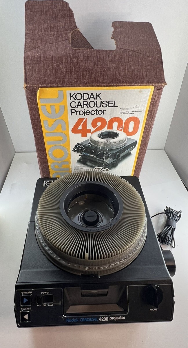 コダック　カルーセル　4200-J プロジェクター Kodak Carousel 4200 Projector w/ Remote And Slide Tray Needs