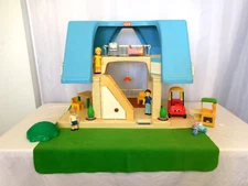 Little Tikes blue roof Doll house  Turtle  Dolls  Grass  Car  accessories