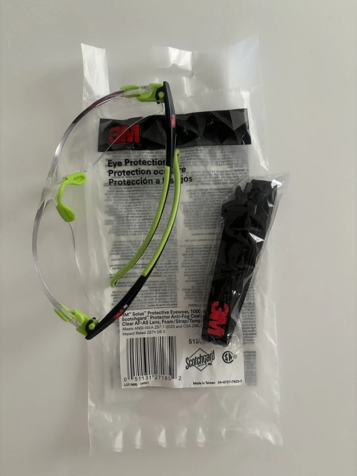 Gafas de seguridad 3M con templos verdes y lente antiniebla gris interior/exterior 2x$12 Foto 2 de 3