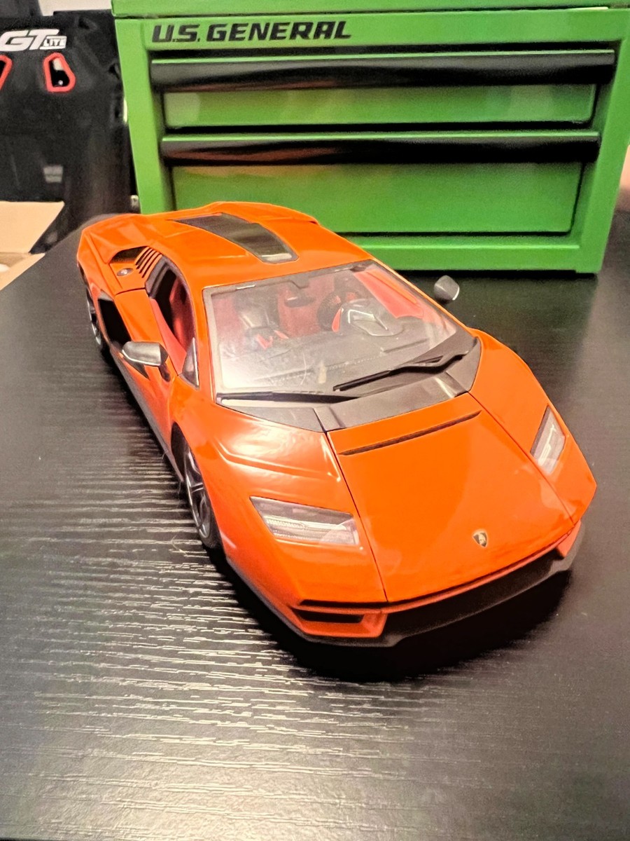 Maisto Lamborghini Countach LPI 800-4 1:18 Scale Diecast Model Car