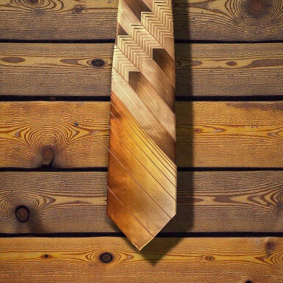 Corbata de seda de lujo Steven Land geométrica marrón dorado patrón 59x4 ropa de hombre de alta gama  Foto 2 de 4