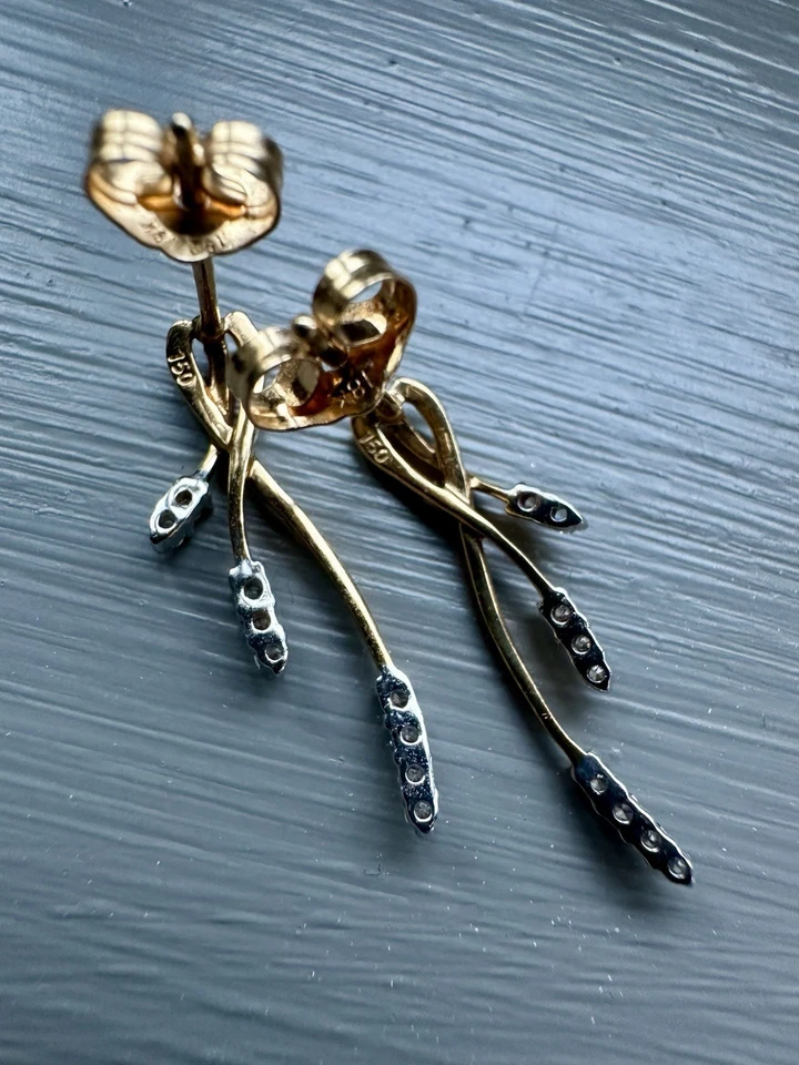 18ct Gold & Diamond Drop Earrings – London Hallmark – 2.3cm – 0.10ct TCW - Image 4 of 4