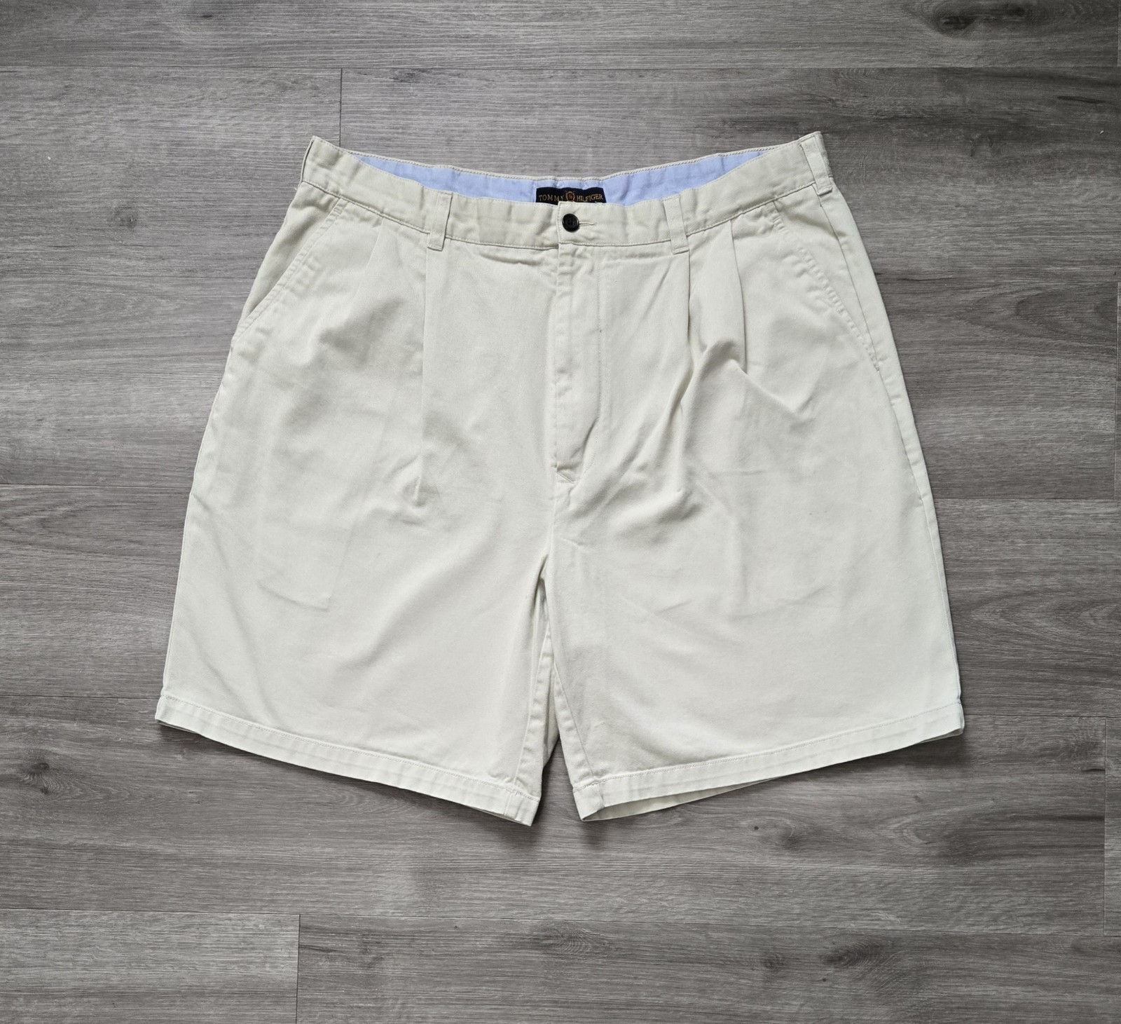 Vintage Y2K Tommy Hilfiger Golf Zip Pleated Front Cotton Shorts Men’s 37 Khaki