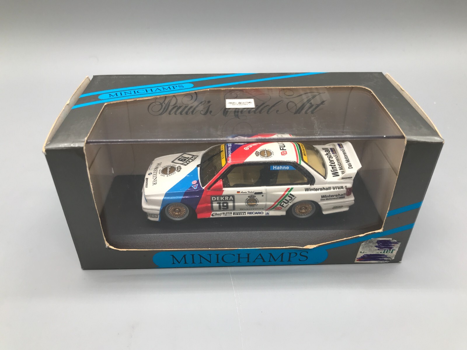 Foto 1 di 9