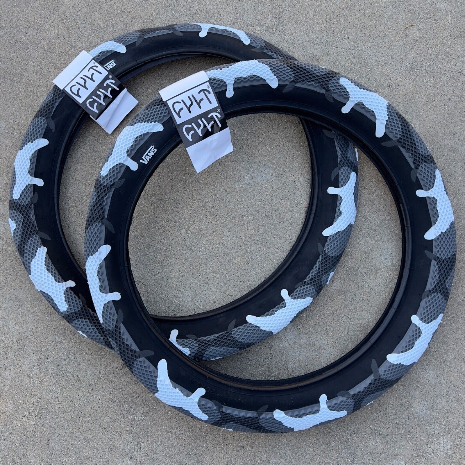 Volcánico cortar Estrecho de Bering PAIR OF CULT BMX VANS TIRES 20x2.40" GRAY CAMO | eBay