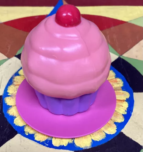 Vtg Play Food CUPCAKE + Plate Fun Baking Treats For Tikes Kitchen Cooking LTR464