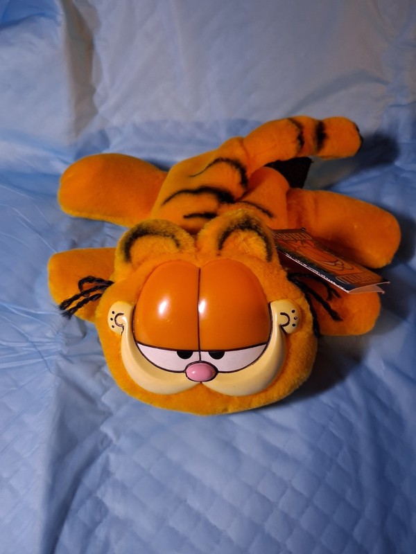 Vintage 1978 PAWS Fine Toy Garfield Plush With Tags