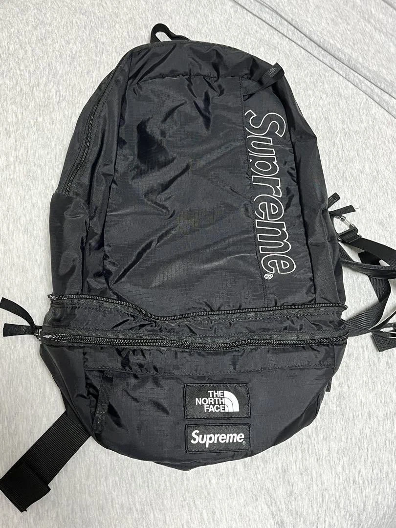 Sac à dos Supreme The North Face noir édition limitée homme rare modèle Collaborati