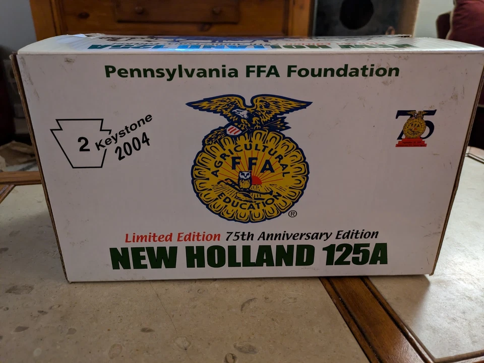 Tractor New Holland 125A edición limitada escala 1/16, 2004, Pennsylvania FFA Foto 3 de 4