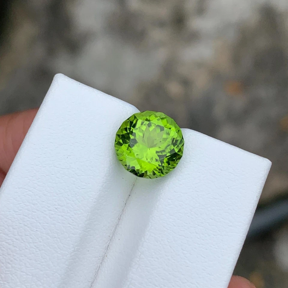 Piedra preciosa suelta de corte redondo peridoto verde natural de Ceilán de 12,02 quilates con certificación GIE Foto 4 de 4