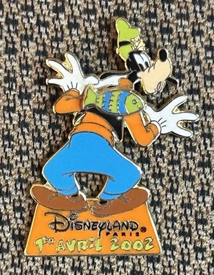 Disney Disneyland Paris Goofy with Fish April Fools Day Pin LE 1500 1 Avril 2002