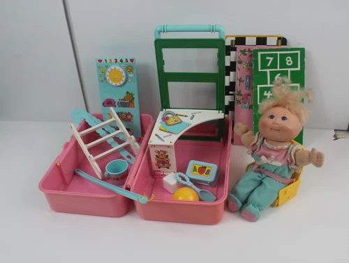 Vintage Mattel Cabbage Patch School House Carry Case Playset (1009) *