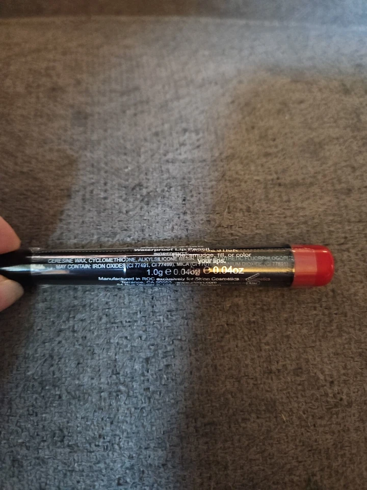 Skinn Dimitri James Smudge Stick водонепроницаемый карандаш для губ красный теплый 0,04 унц - Изображение 4 из 4