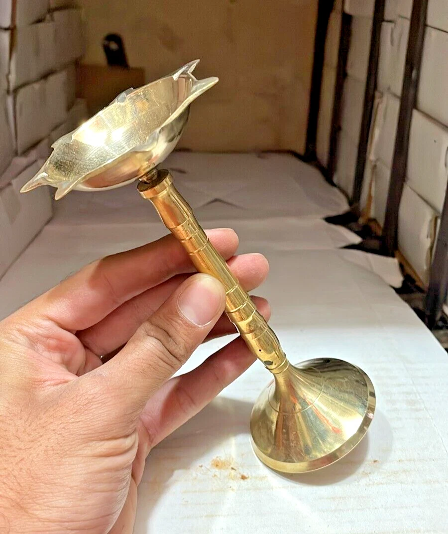 Oil 2024 lamp stand