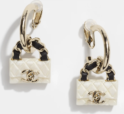 Chanel 23C Pearly White Black Quilted Bag Gold CC Logo Chanel 23C Pearly White Black Quilted Bag Gold CC Logo