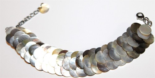 Vintage In Seattle Jewelry-Beautiful mother pearl shell mermaid Bracelets Lot304