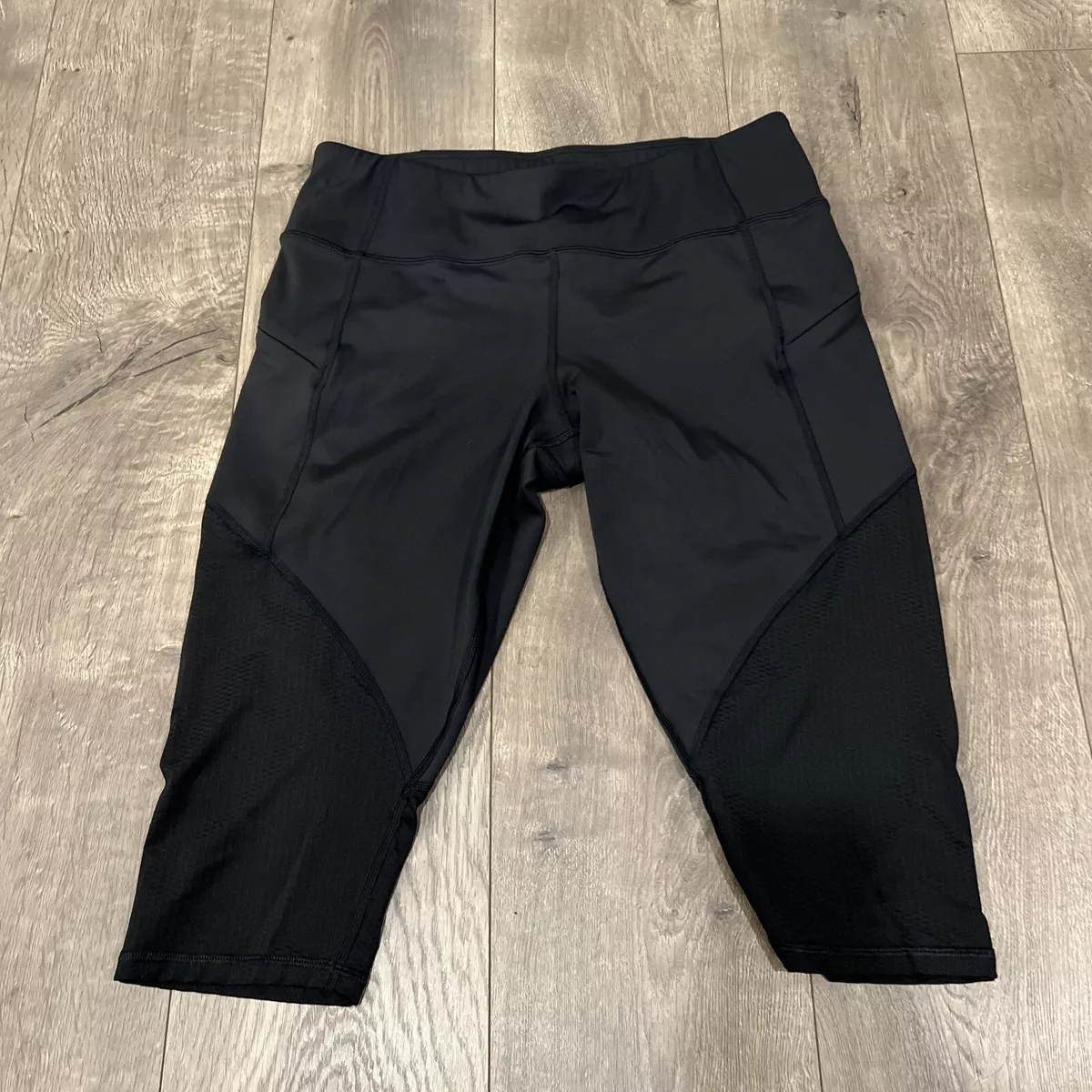 Athleta Womens Black Yoga Capris Pockets Zip back RN # 54023 Large Leggings